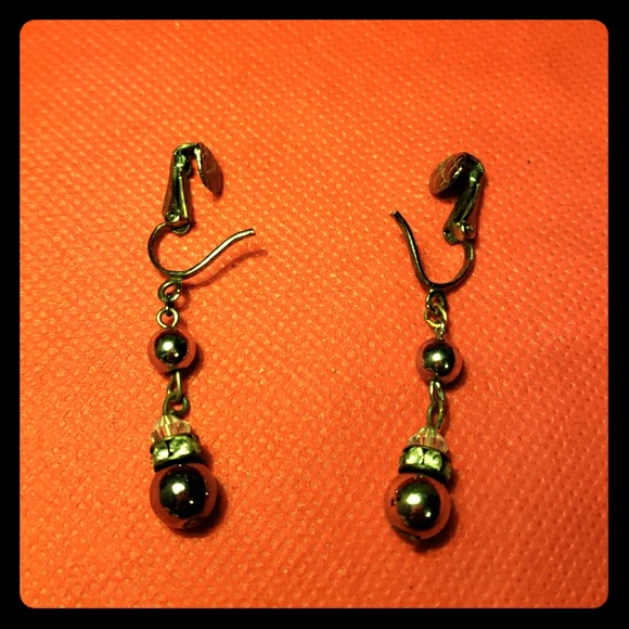 Vintage gunmetal rhinestone clip dangle earrings - Picture 4 of 4